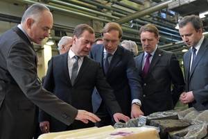 Дмитрий Медведев  в Воронеже провёл совещание на шинном заводе и посетил гастроном на Левом берегу