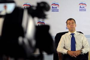 Дмитрий Медведев придет к Владимиру Познеру в прямой эфир