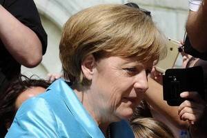 Ангела Меркель упала со стула в антракте оперы «Тристан и Изольда»