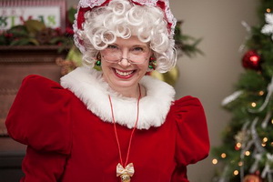 Женщина в роли Деда Мороза и Санта-Клауса – требование эпохи или маразм?