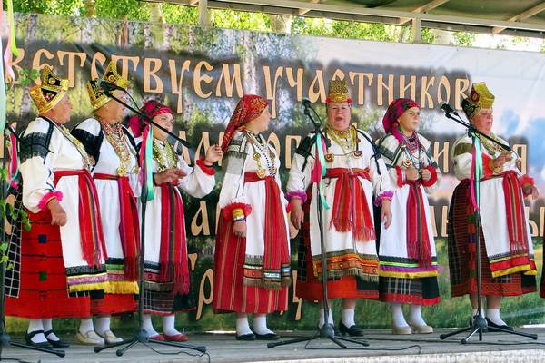 Юбилейный двадцатый фестиваль «На Троицу» собрал в Новой Усмани 3 тысячи исполнителей и поклонников фольклора