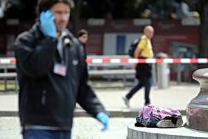 Полиция Берлина застрелила голого мужчину в фонтане на Александерплац