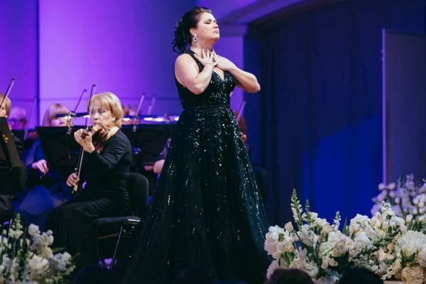 Анна Нетребко пригрозила больше не  давать концертов в Москве, если цены на билеты будут столь же безумными