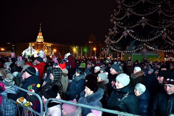 На открытие главной ёлки Воронежа пришли несколько тысяч горожан