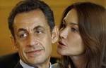 Саркози изменяет  Бруни, а она  ему?