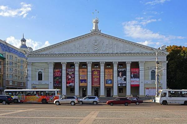 Из всех театров Воронежа пользователей, в первую очередь, интересует оперный