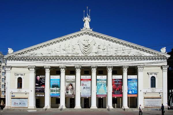 Труппа театра оперы и балета переедет в Концертный зал?