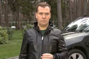 Культуру вождения Дмитрий Медведев предлагает воспитывать шестизначными штрафами