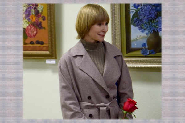 Цветы в ноябре: удивительная выставка работ Яны Панкратовой открылась в ВГУ
