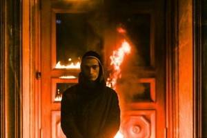 Новый перформанс художника-акциониста Петра Павленского: поджог двери ФСБ на Лубянке