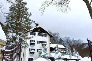 В Италии отель с постояльцами полностью засыпан снегом сошедшей лавины