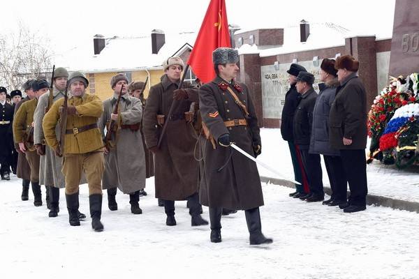 Ветераны, молодёжь и участники  военно-исторических клубов  приняли участие в акции на Чижовском плацдарме