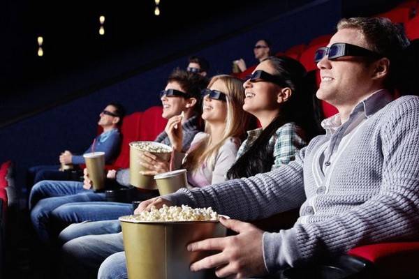 Россияне стали чаще ходить в кино и к мнению критиков прислушиваться не  собираются
