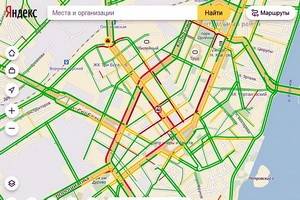 Движение транспорта в центре Воронежа практически парализовано