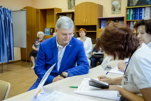 Явка на выборах губернатора Воронежской области 9 сентября оказалась низкой, Александр Гусев победил в первом туре