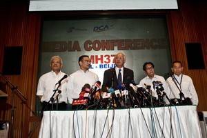 Лидер Малайзии признал, что исчезновение самолета было актом злой воли