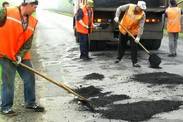 Губернатор поручил завершить ямочный ремонт на дорогах 31 марта