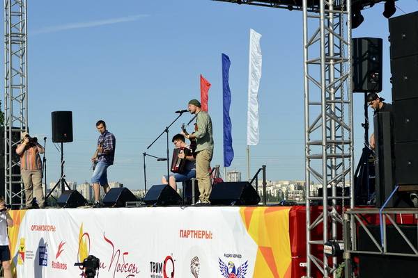 Рок-фестиваль «Победа» зажигал на Адмиралтейской площади
