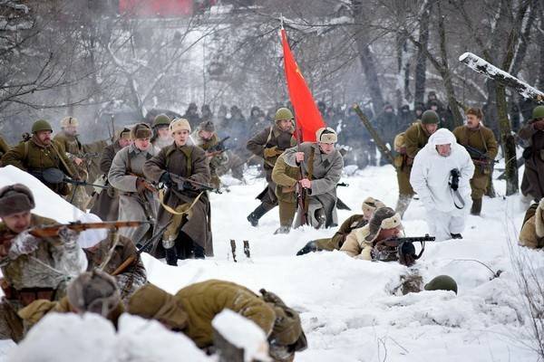 Военно-историческая реконструкция  боёв за Воронеж привлекла сотни участников и тысячи зрителей