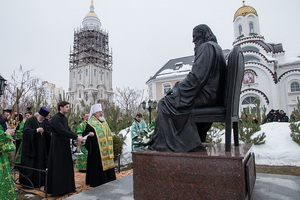 В Воронеже установили памятник Иоанну Кронштадтскому работы Салавата Щербакова