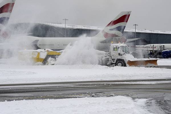 На Москву обрушился рекордный снегопад, отменены или задержаны десятки авиарейсов, включая воронежские