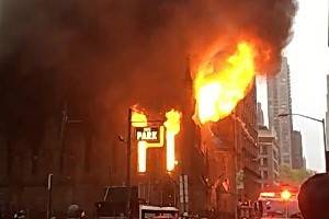 Старейший православный храм в центре Нью-Йорка безуспешно пытались потушить 170 пожарных