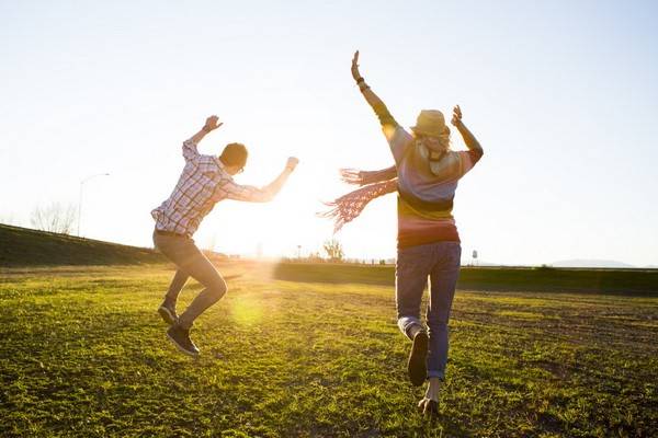 Учёные назвали девять  вещей, которые отличают и объединяют счастливых людей