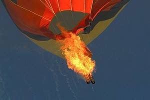 Воздушный шар загорелся и упал в Техасе, погибли 16 человек