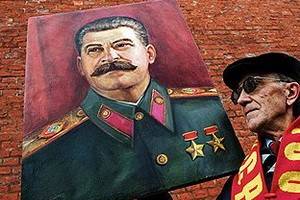 Мэрия Москвы все-таки вывесит на улицах столицы портреты Сталина