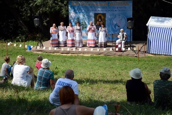 Под Воронежем открылся благотворительный фестиваль духовно-патриотического творчества «Песни Святого Лога»