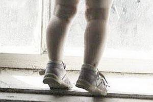 В Воронеже трехлетняя девочка выпала из окна  шестого этажа