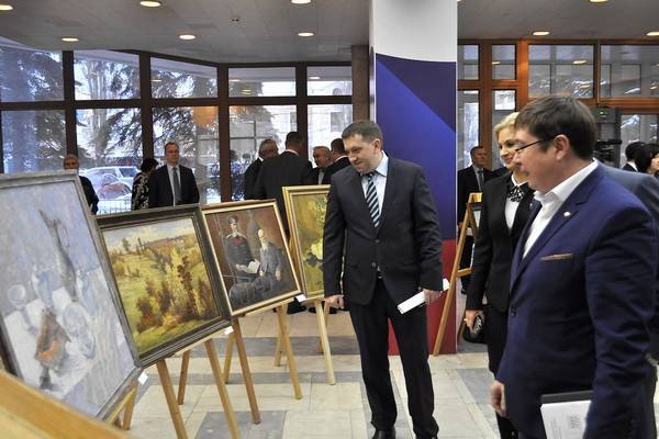 Воронежские художники пришли к депутатам областной думы на открытие выставки
