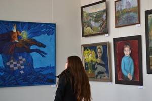 В Воронеже открылась традиционная «женская» выставка «Весенний вернисаж»