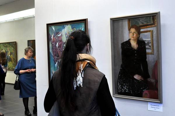 В Воронеже открылась выставка преподавателей и студентов факультета живописи института искусств