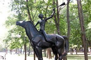 В Воронеже появилась скульптура с вувузелой