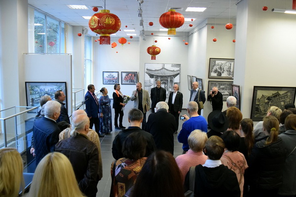 Открылась персональная выставка воронежского художника Владимира Гончарова, посвящённая Китаю