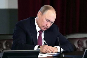 Владимир Путин подписал указ: Дмитрий Дюжев, Светлана Ходченкова и Виктор Добронравов стали заслуженными