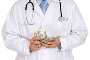 Прокуратура: врачи оказались совсем не бедными, просто хорошо скрывали свои доходы