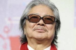 Известный японский кинорежиссер попал под авто и умер за день до 77-летия