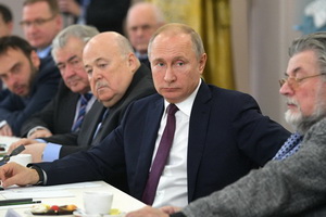 Михаил Бычков вступил в полемику с Владимиром Путиным, ответные реплики президента вызвали смех в зале