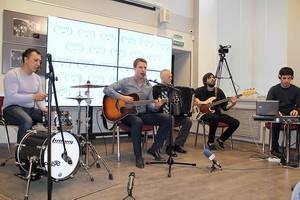 Фолк-группа «Ярилов зной» дала импровизированный концерт в Доме журналистов