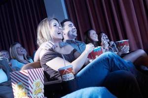 Чем заманивают россиян и американцев в кинотеатры в эти выходные