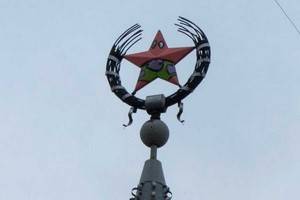 Неизвестные раскрасили звезду на одном из шпилей в центре Воронежа