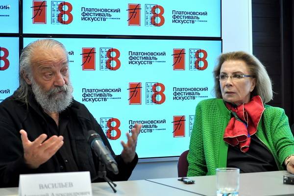 Алла Демидова и Анатолий Васильев преподали журналистам урок