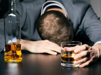 Правда об алкоголе: от первого прилива эйфории до похмельного ада и разрушительной зависимости