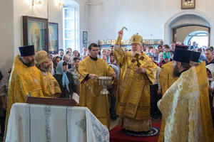 Митрополит Сергий совершил Великое освящение храма в Чертовицах