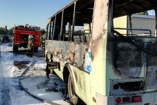 В Воронеже утром в пятницу сгорел автобус