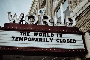 Бродвейские театры не откроются до 7 июня