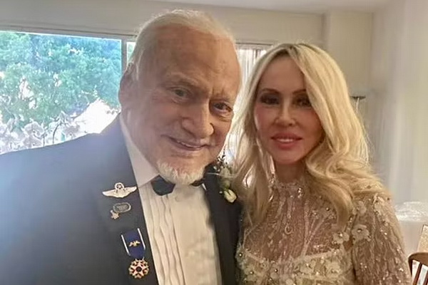 «Второй человек на Луне» Базз Олдрин женился на своей подруге Анке Фор в день своего 93-летия