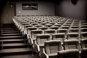 Кинотеатры и ночные клубы по всей стране закрываются по решению оперативного штаба